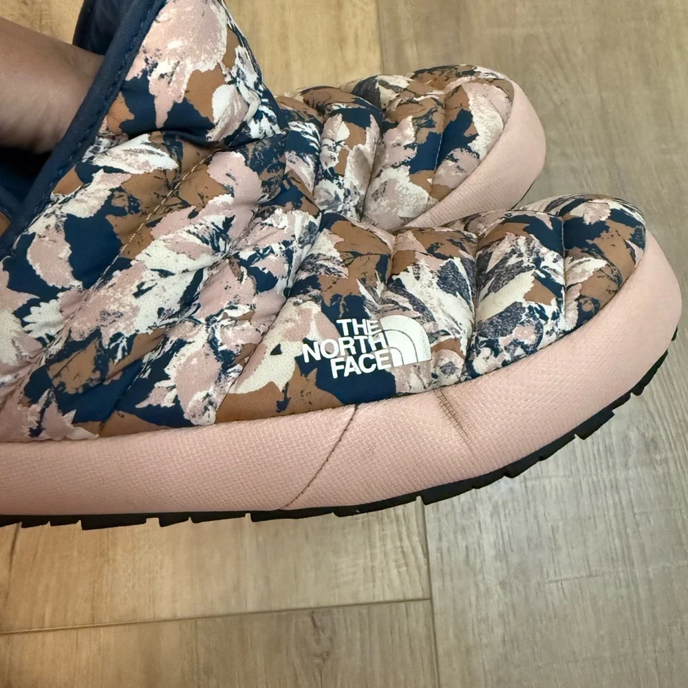 The North Face Thermoball Traction Booties women’s Size 7 - Picture 7 of 8